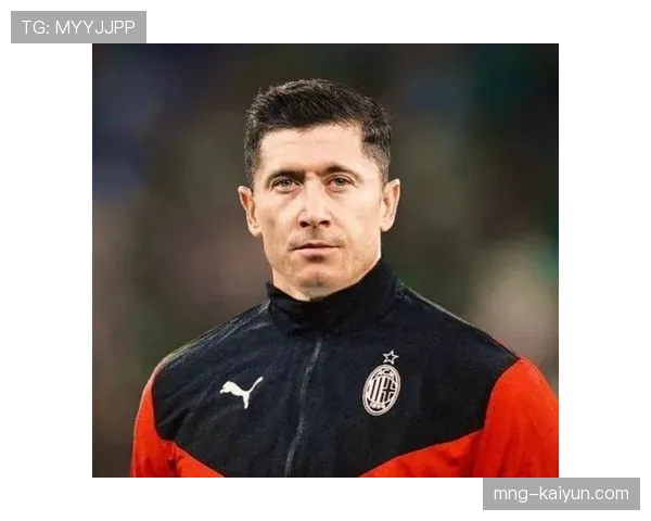 莱万多夫斯基经纪公司代表已与米兰接触，探讨今夏免签可能